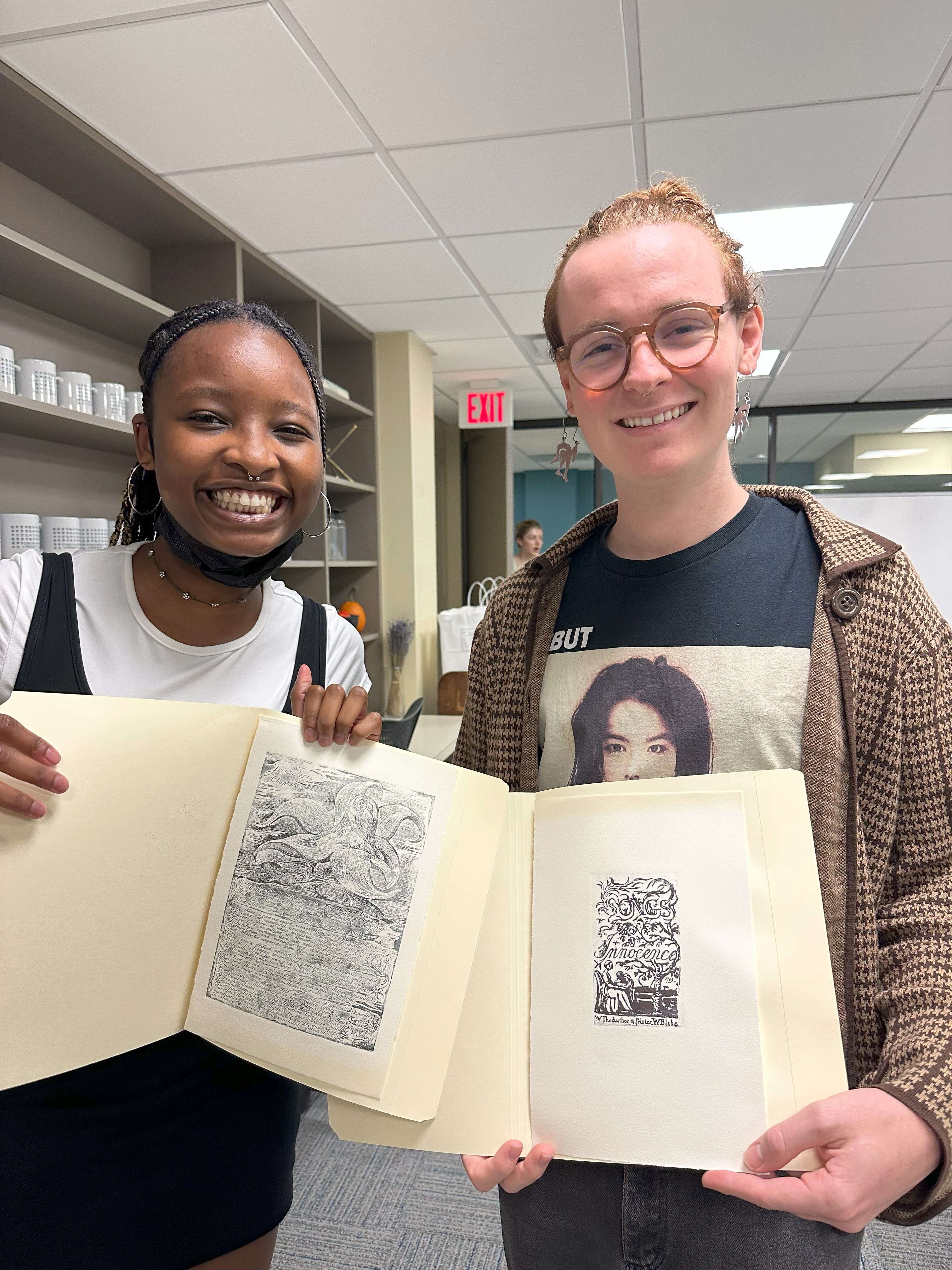 Ambassadors Zeisha Bennett ‘26 and Hazel Landers ‘27 learn about the Woodson printing press 